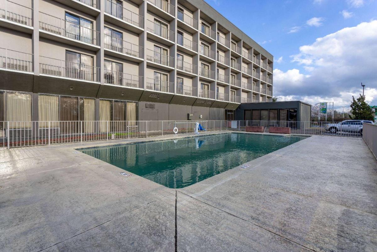 Popular attractions Area Nearby Property